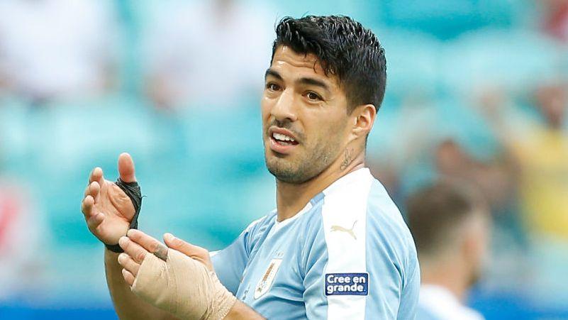 スアレスはgkでもすごい フォルラン引退試合の スーパーセーブ がこれ