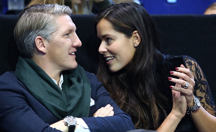 ピケやジルーがテニス観戦 シュヴァインシュタイガーは美人妻といちゃつく
