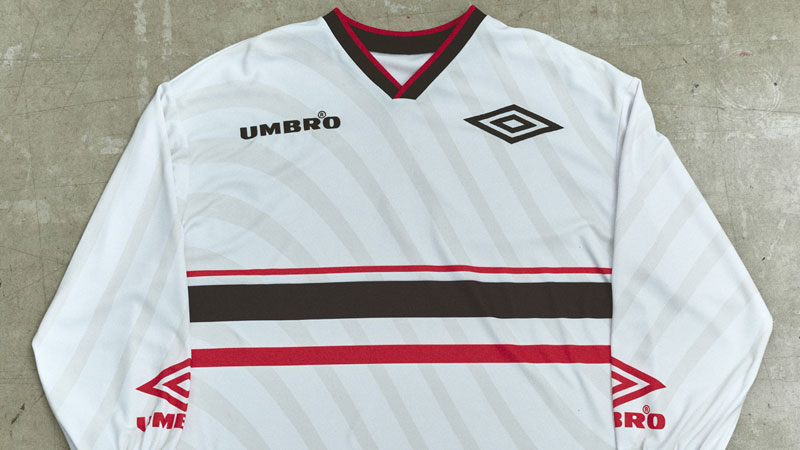 ベッカム時代の“SHARPユニ”がモチーフ！『UMBRO×BELPER×M TO R 