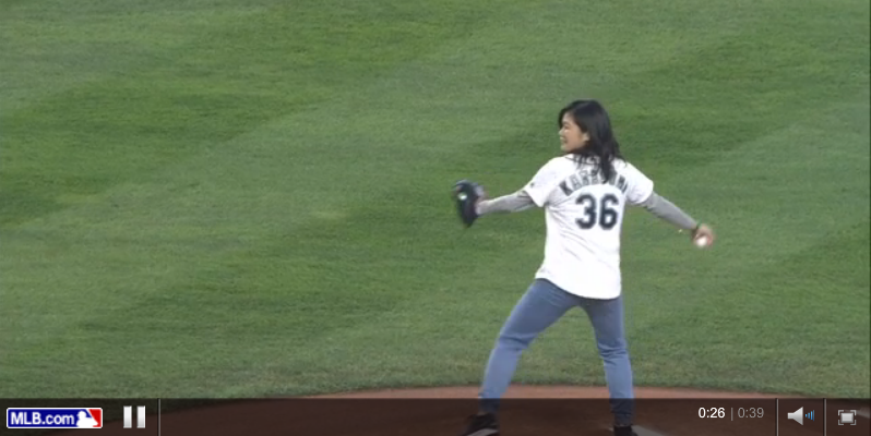 川澄奈穂美 始球式でノーバン投球 イチローがホームランした試合で