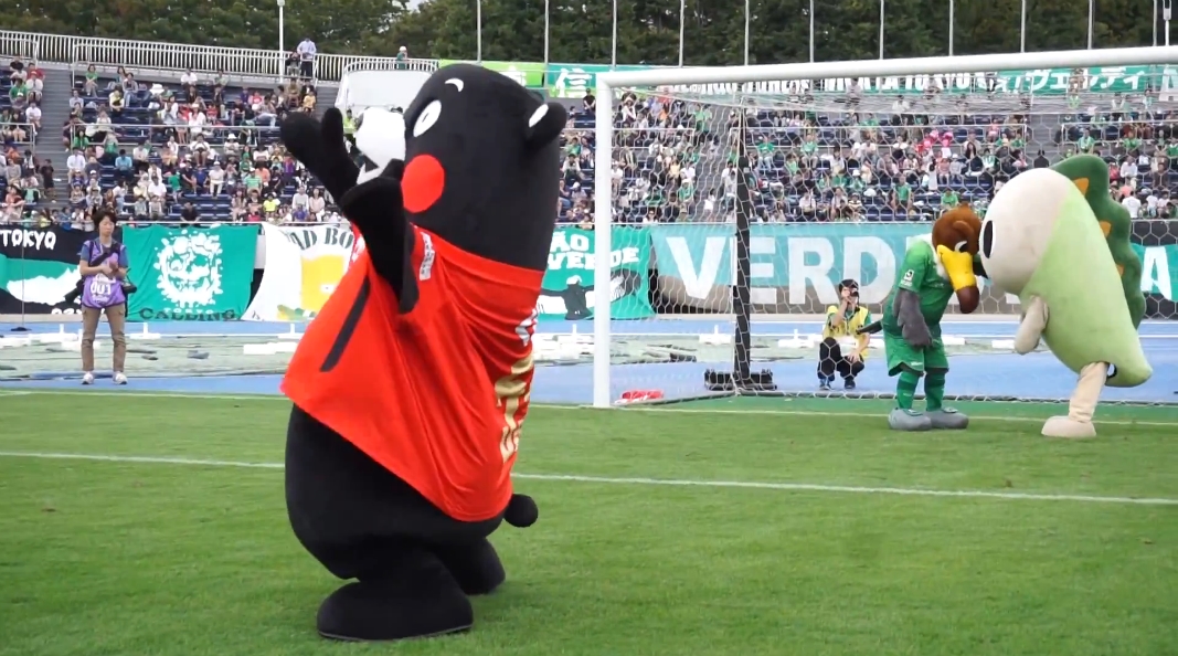 ロアッソ熊本とともに上京した くまモン Pk対決で アウェイの洗礼