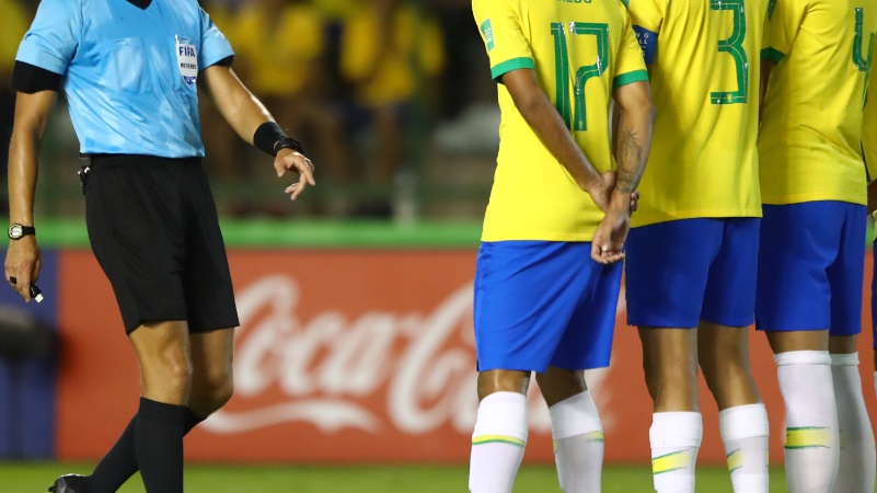 本田よ これがブラジルだ 主審をダマす 身代わり術 がこれ