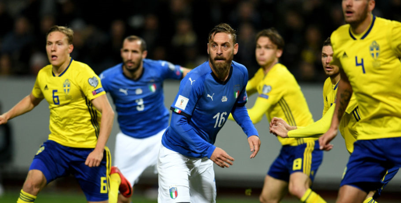 W杯ピンチのイタリア代表 デ ロッシ外し 吉田麻也の同僚抜擢か