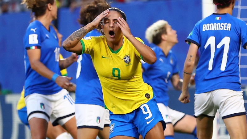 決めてりゃ伝説 女子w杯でブラジル選手がやった 超シュート がこれ