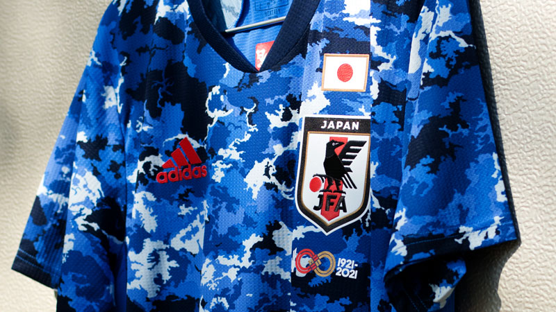 日本代表 Jfa100周年記念 ユニフォームを発表 日韓戦で デビュー