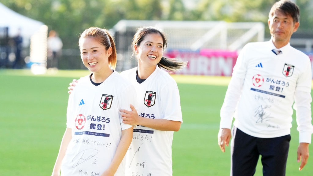 なでしこジャパン 清水梨紗 直筆サイン入り写真③ マンチェスターシティ 長谷川唯 きゃわいいすき」なでしこジャパン清水梨紗と長谷川唯のオフ