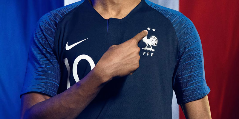 W杯優勝のフランス代表、早くも“新バージョン”のユニを発表！ネーム