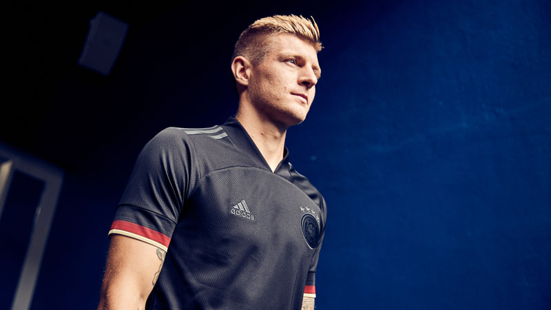 ドイツ代表、EURO2020に向けた「漆黒」の新ユニフォームを発表！