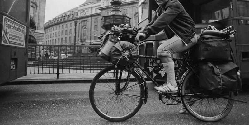 日本代表が勝ったので 自転車で1000km近く走ることになった人がいる