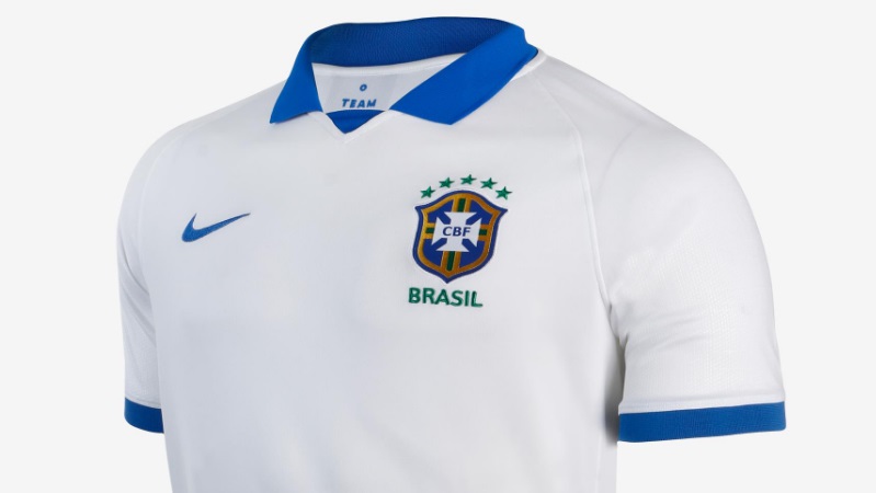 ブラジル代表 白 の新ユニフォームを発表 画像で見てみよう