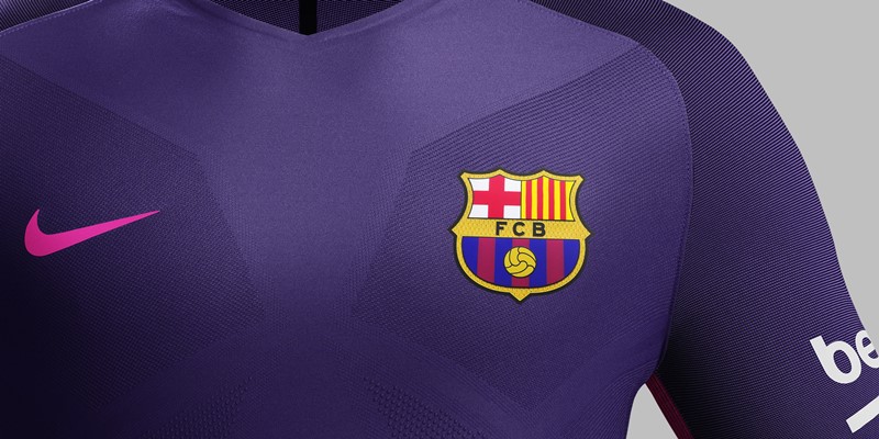 バルセロナ 紫の16 17新アウェイユニフォームを発表