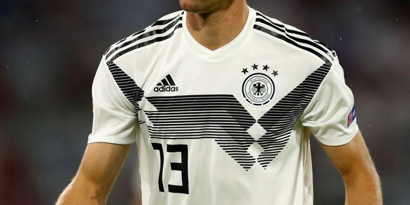 ドイツ代表 Adidasと契約延長 金額はいくらになった