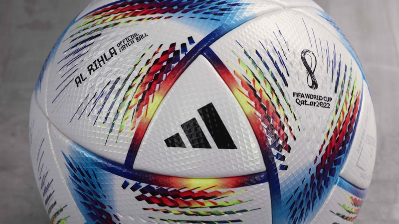 adidasがカタールW杯の公式試合球『アル・リフラ』を発表！スピーディ 