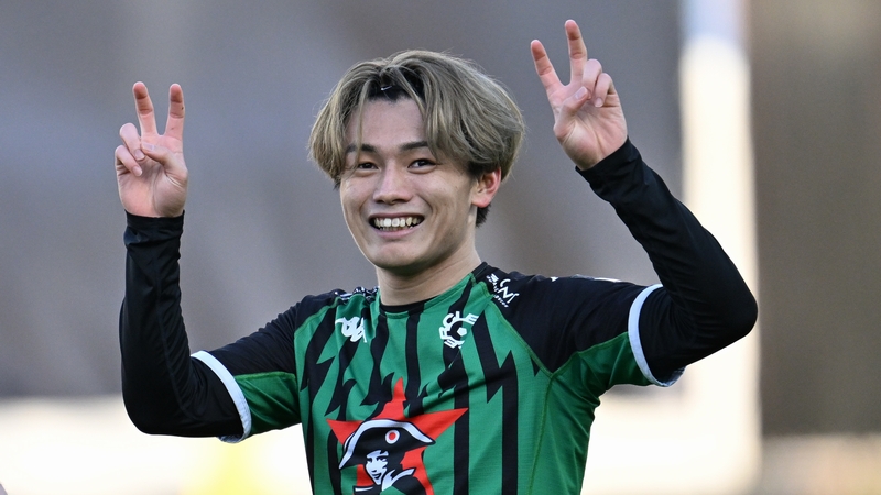 上田綺世のフェイエノールト移籍が決定！天才・小野伸二が公式に