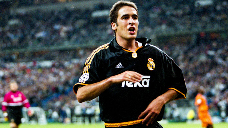 2002年UEFAレアル・マドリード優勝サイン入り記念写真 - メルカリ