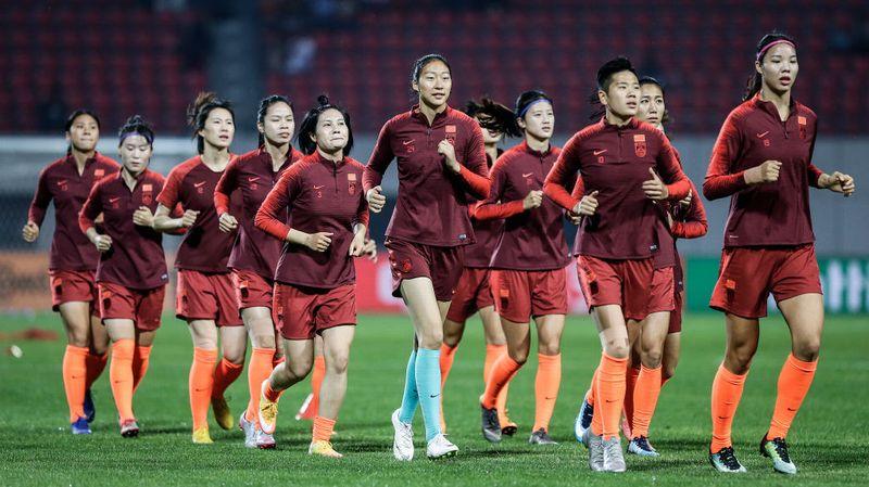 中国 W杯に向かう女子代表に 愛国教育 を施す