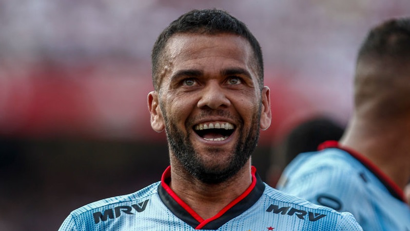 ダニ アウヴェス 元jリーガーをガチで削った 鬼タックル がこれ