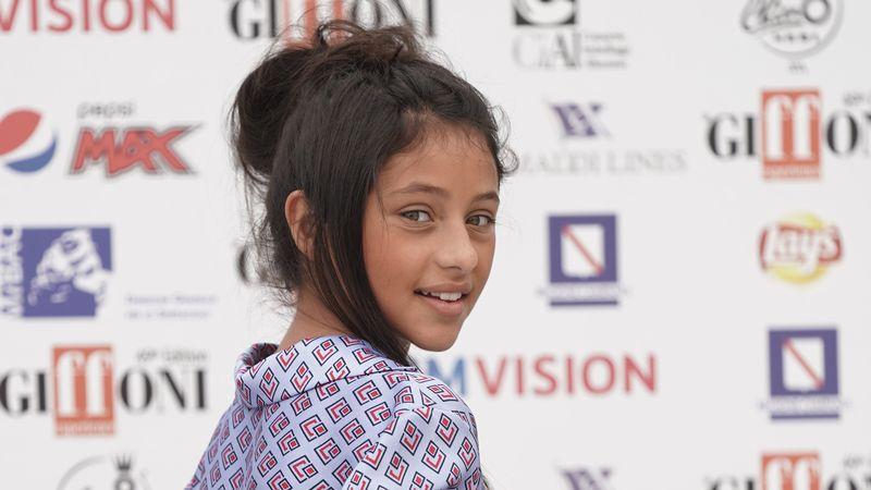 13歳の美少女天才女優 サッカーとナポリ愛 を語りまくる映像がこれ