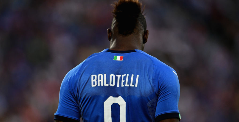 バロテッリ イタリア代表復帰戦でゴール 亡きアストーリに捧げた美弾を見よう