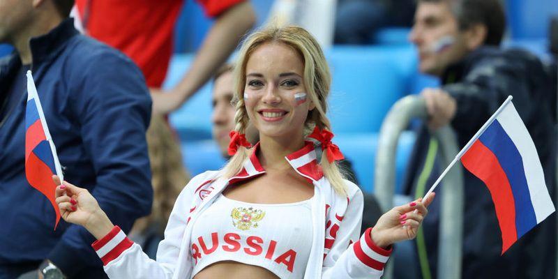 W杯ロシア戦の超セクシーファン ガチなポルノ女優だった 名前も明らかに