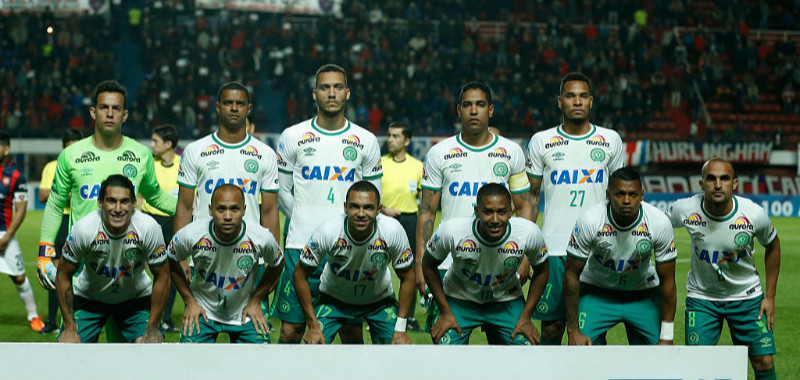 ブラジルチームを乗せた飛行機が墜落か