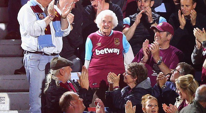 102歳のウェストハムファンが死去 その生涯に サッカーの母国 を感じる